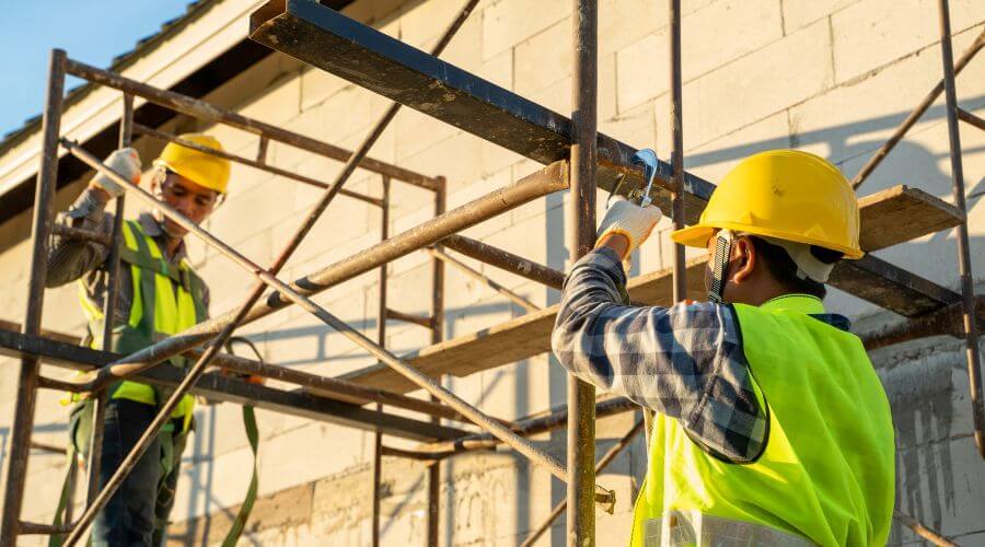 Professional gutter cleaning in McDade, TX